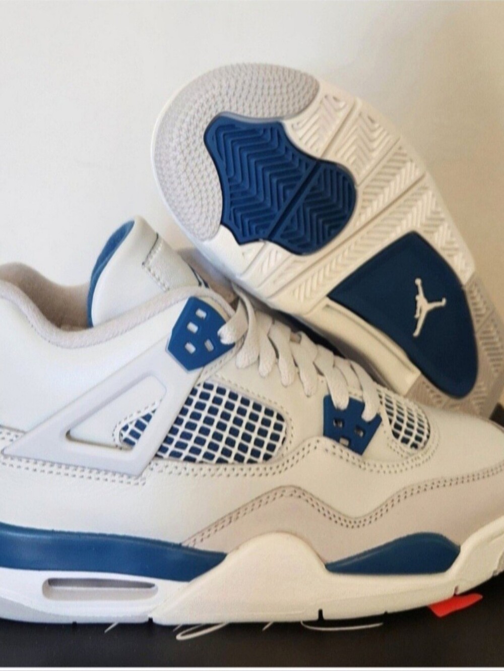 Air Jordan 4 Retro Military Blue size 5y